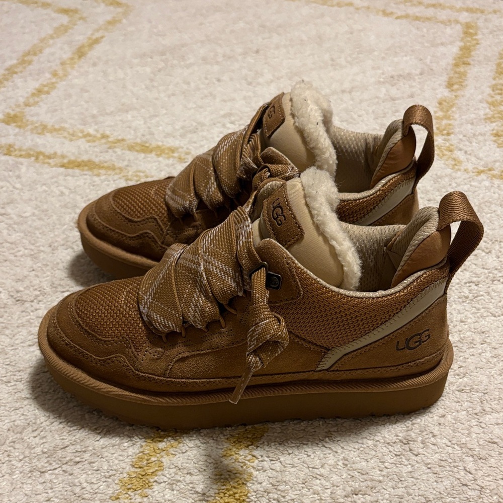 UGG Women’s Lowmels Size 8